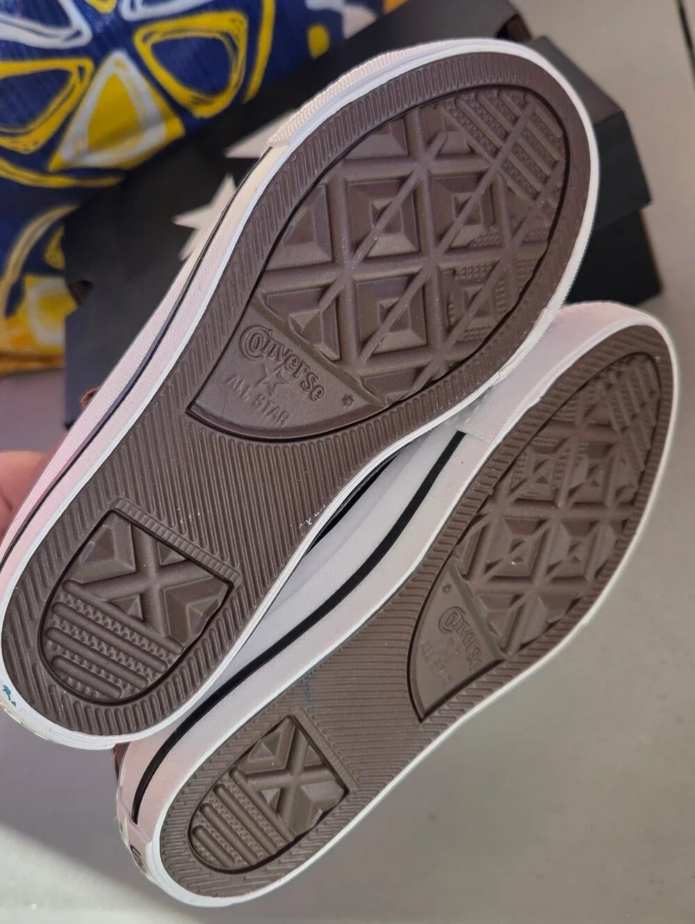 Converse top eyelets toe